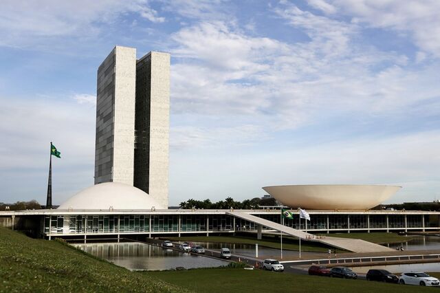Brasil baixa juros pela segunda vez consecutiva