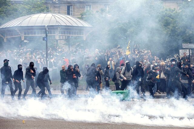 França: protestos violentos levam à detenção de 16 pessoas