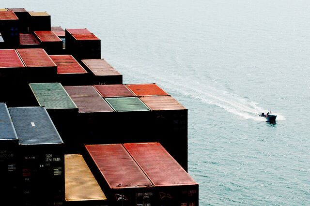 Exportação de bens revista em baixa ainda sem o efeito Brexit