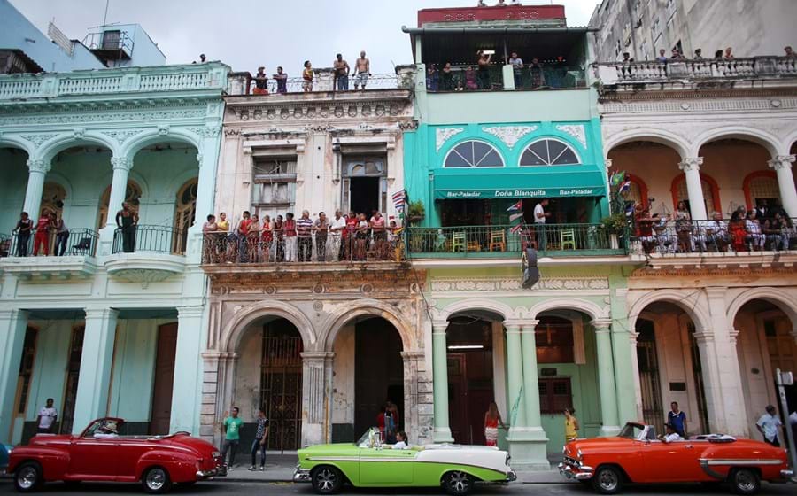 Os cubanos assistiram ao 'glamour' das varandas.