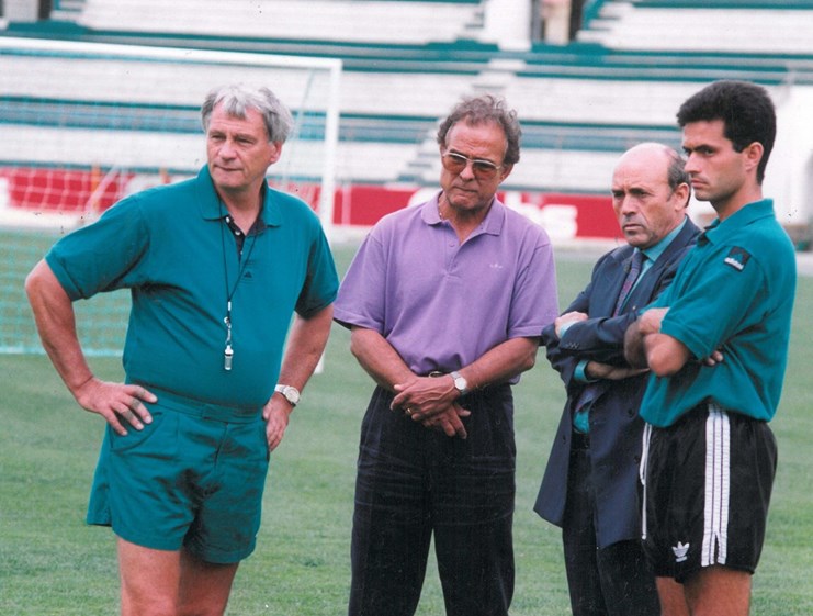 Em 1992, Mourinho no Sporting como adjunto de Bobby Robson, acompanhado de Juca e Sousa Cintra, presidente do clube.