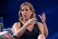 8.ª Susan Wojcicki (CEO Youtube)
É a funcionária número 16 da Google, empresa que adquiriu o YouTube. E que colocou Susan Wojcicki a liderar a plataforma de vídeo em 2014. Foi ela que pressionou, segundo a Forbes, a Google a comprar o Youtube, o que originou uma aquisição de 1,65 mil milhões de dólares. Hoje o Youtube tem mais de mil milhões de visitantes únicos a cada mês e está avaliada em 70 mil milhões de dólares.
