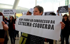 Ensino privado protesta à porta do Congresso