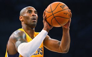 Antiga estrela da NBA Kobe Bryant morre num acidente de helicóptero nos EUA 