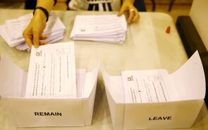 Já há 1,6 milhões de britânicos a pedir um segundo referendo, que será 'improvável'