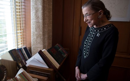 Morreu Ruth Bader Ginsburg, a juíza progressista e das minorias. Sucessão vai marcar corrida à Casa Branca