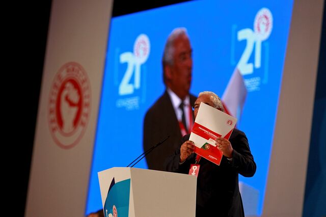Congresso do PS renova votos à esquerda e malha em Bruxelas. Assis isolado