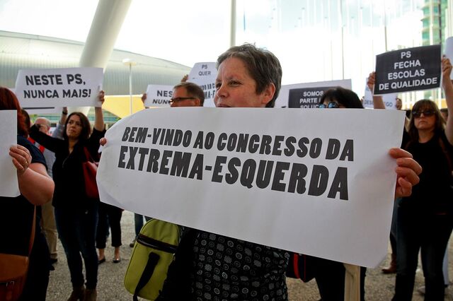 Ensino privado protesta à porta do Congresso