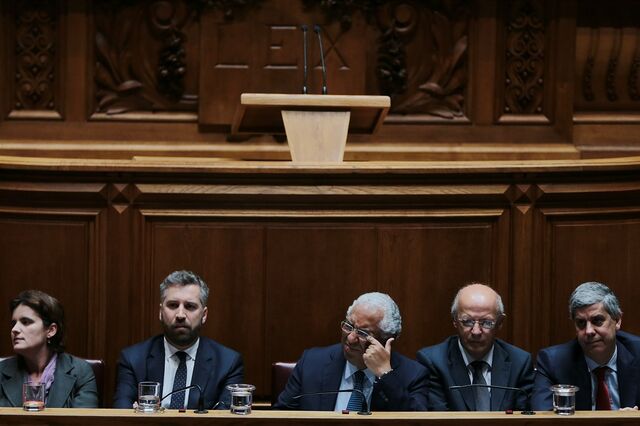 Emprego em gabinetes de políticos sobe 22% e atinge máximo