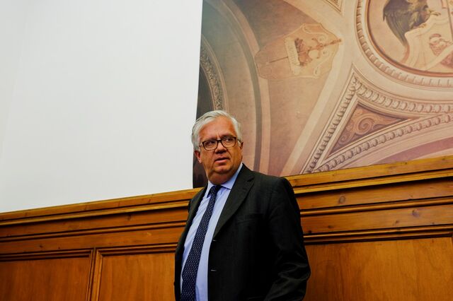 Eduardo Cabrita diz que Centeno 'merece a admiração dos portugueses'