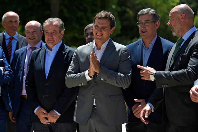 Rivera lava as mãos à espera que PSOE viabilize governo