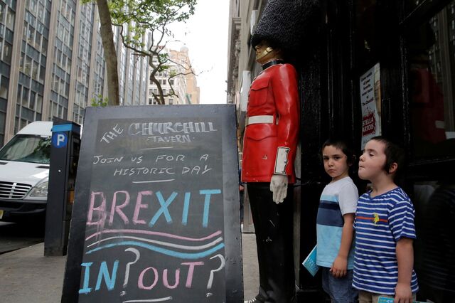 Quem sai bem e quem fica mal na fotografia do Brexit?