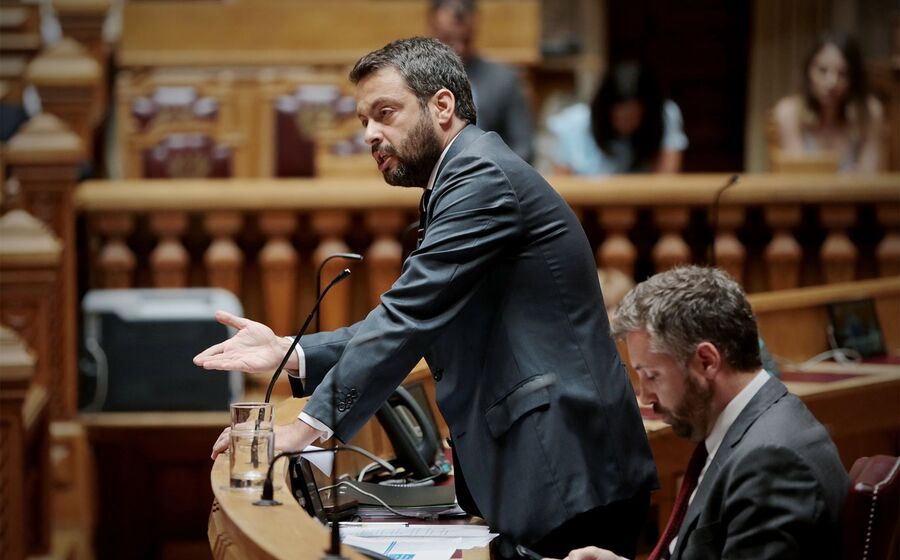 debate desempregados parlamento miguel cabrita emprego