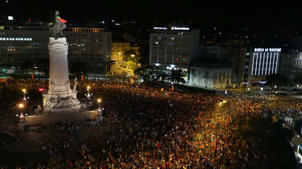 Euro2016: O dia em que Portugal festejou um título inédito - Europeu -  Jornal de Negócios