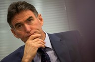 17 - Ross McEwan. O CEO do Royal Bank of Scotland Group ganhou 6,1 milhões de dólares em 2015, mais de 2 milhões de dólares abaixo do obtido em 2014.