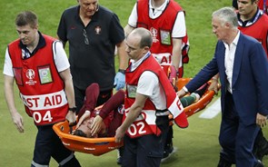 Ronaldo obrigado a abandonar o campo devido a lesão