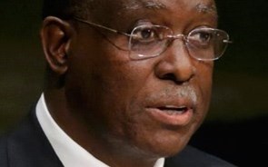 Jornal de Angola diz que 'custa ver tanta falta de vergonha' em Portugal