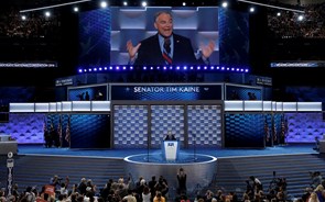 Tim Kaine aceita ser 'vice' de Clinton e diz que Trump não é de confiança