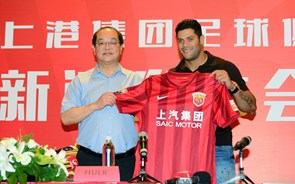 Clubes do futebol chinês pagam dívidas para evitar colapso da Liga