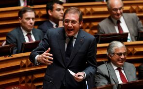 Passos diz que o défice de 2015 sem medidas do sector financeiro foi inferior a 3%