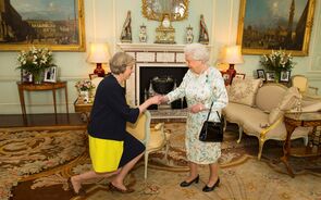 theresa may rainha ii