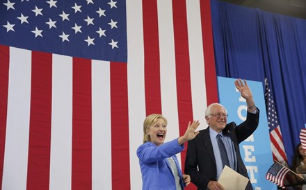 Sanders declara apoio a Hillary Clinton