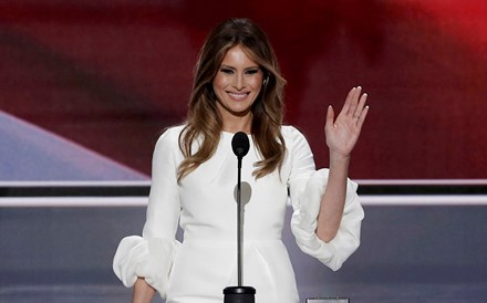 Escritora do discurso de Melania Trump admite que incluiu frases de Michelle Obama