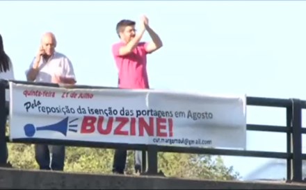 Forte buzinão de protesto contra as portagens na ponte 25 de Abril