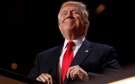 Trump ataca líderes republicanos 'hipócritas' e recusa abandonar corrida à Casa Branca