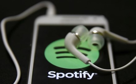 Spotify alvo de processo por violação de direitos que pode custar 1,6 mil milhões 