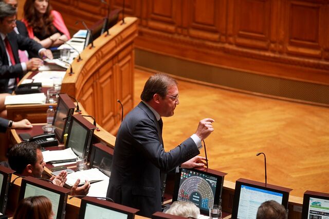 Caixa: Passos acusa Governo de querer 'lavar as mãos' da polémica