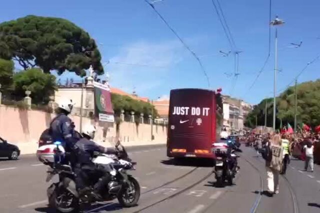 À saída de Belém ao som de Xutos e Pontapés