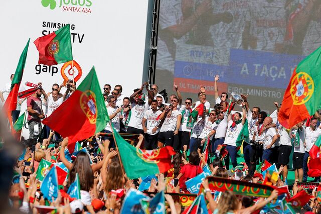 Lisboa saiu à rua para cantar o futebol