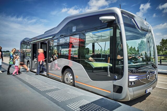 Este autocarro é o primeiro a andar sozinho