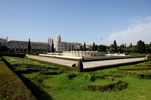 Brasões na Praça do Império são a nova polémica do Verão alfacinha