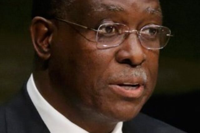 Jornal de Angola diz que 'custa ver tanta falta de vergonha' em Portugal