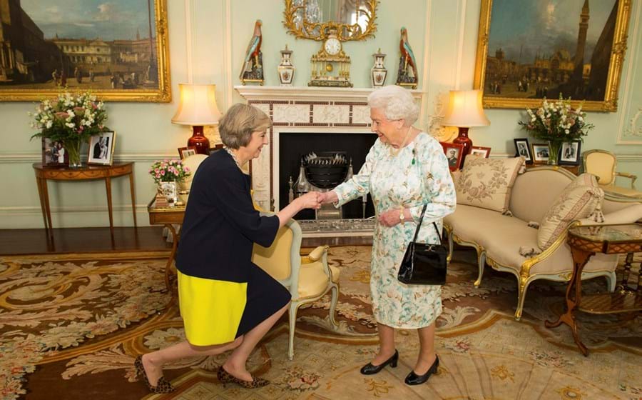 Theresa May com a rainha, em Dezembro, após substituir David Cameron à frente do Executivo