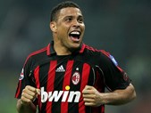 Em 1997 o brasileiro Ronaldo foi transferido do Barcelona para o Inter de Milão por 19,5 milhões de libras (23 milhões de euros)