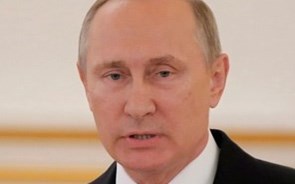 Putin prepara venda de posição na petrolífera Rosneft para aliviar défice