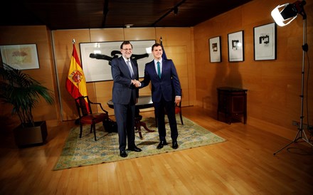 Sem apoio de Sánchez e Rivera, Rajoy avisa que novas eleições 'seria uma vergonha'