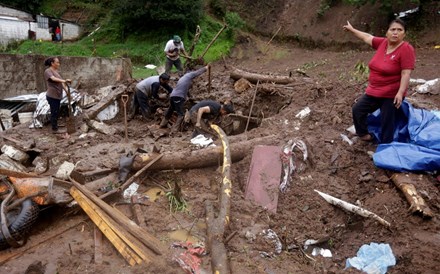 Tempestade 'Earl' mata pelo menos 38 pessoas no México