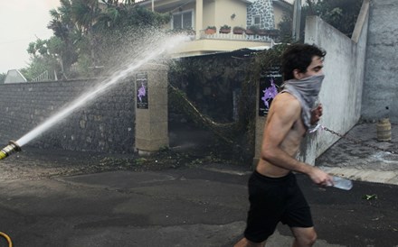 Prédios devolutos ardem na zona histórica do Funchal