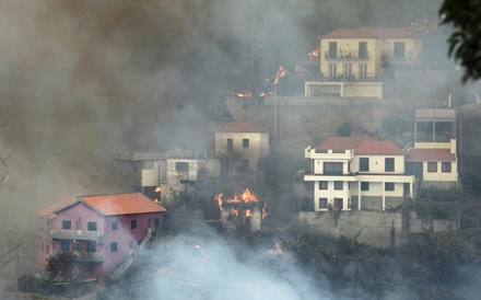 Bombeiros, elementos do INEM e da GNR já seguiram para a Madeira