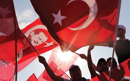 Turquia sobe juros pela porta dos fundos 