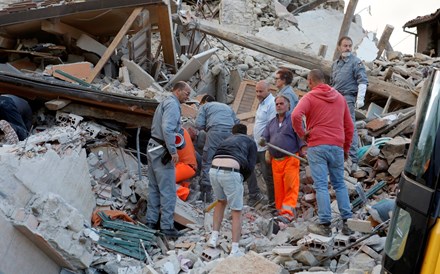 Cerca de 160 réplicas após terramoto no centro de Itália