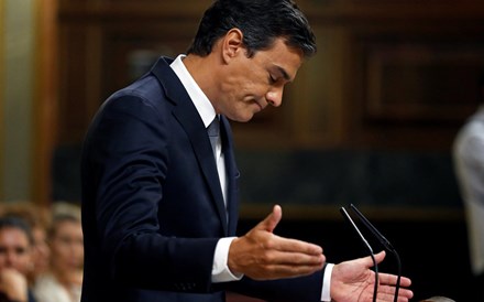 Pedro Sánchez ameaça demitir-se se PSOE permitir um Governo de Rajoy