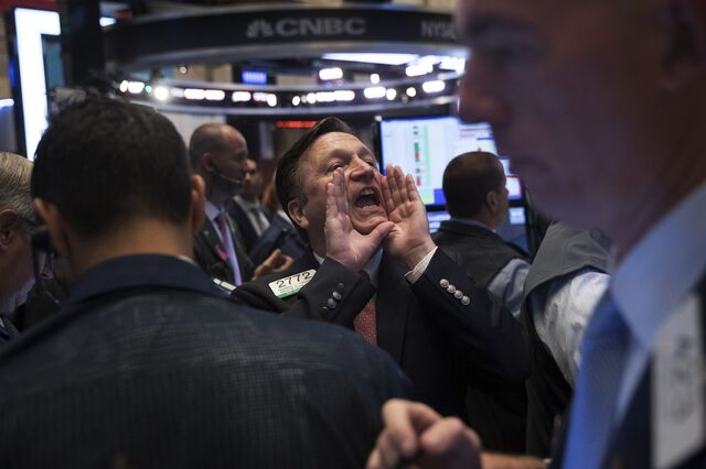 Wall Street avança e Apple atinge recorde com menos receios de tensões inflacionistas
