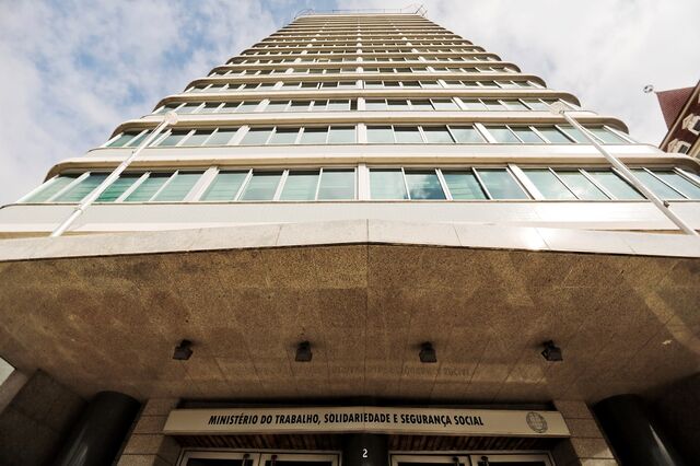 Como se calcula o lay-off que começa a meio do mês? Governo esclarece