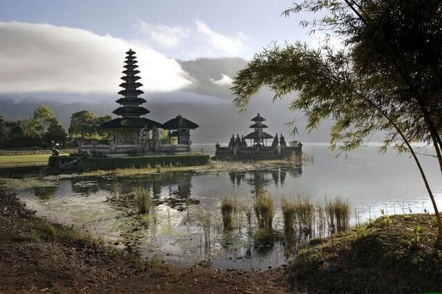 Alerta máximo devido a erupção de vulcão em Bali. Aeroportos encerrados