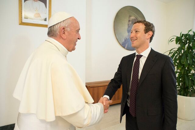 Papa recebe Zuckerberg